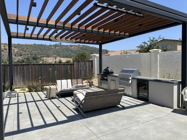 Outdoor kitchen and structure - San Jose